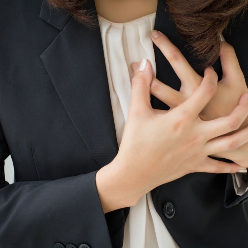 هل يكون ألم الصدر أمر مقلق عند الإصابة بفيروس كورونا