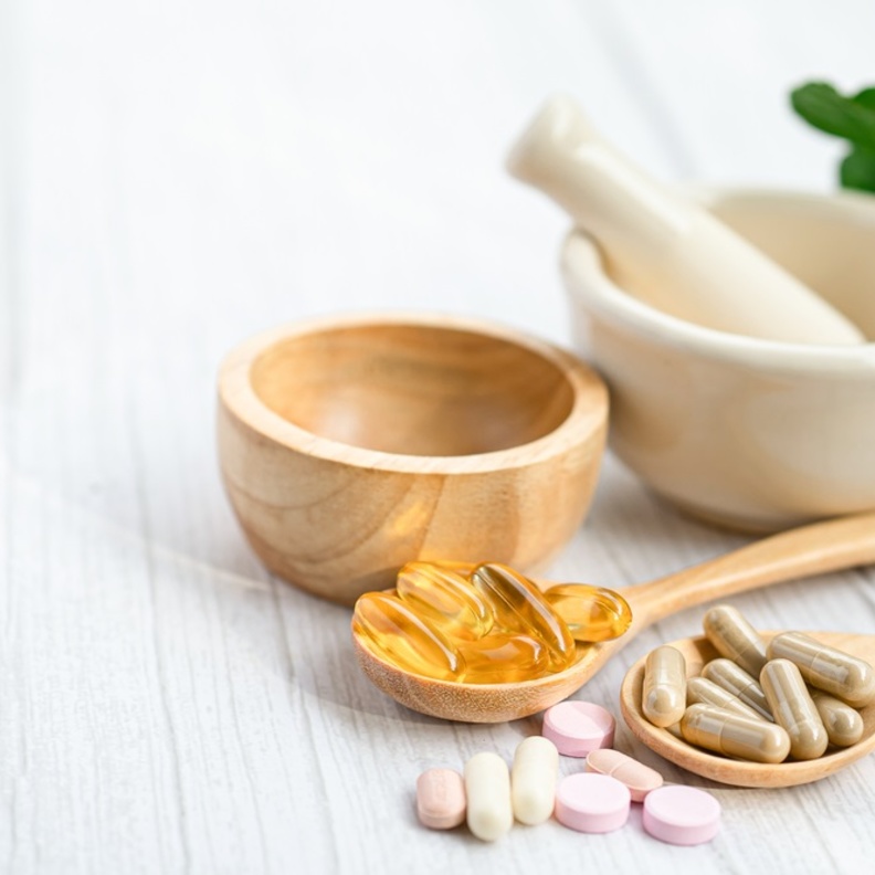 هل يمكن ان تتفاعل الادوية والمكملات مع بعضها البعض