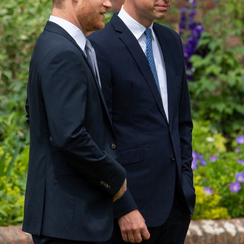 لماذا فرقت الملكة إليزابيث الثانية في قيمة هدايا زفاف الشقيقين ويليام وهاري؟