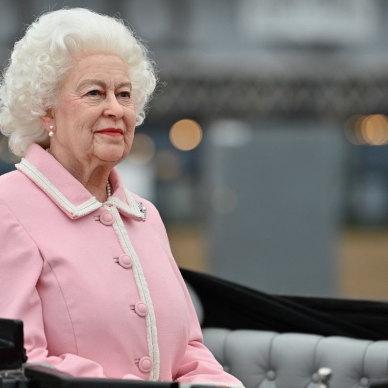 بالصور.. تمثال الملكة إليزابيث الشمعي الجديد صورة طبق الأصل منها