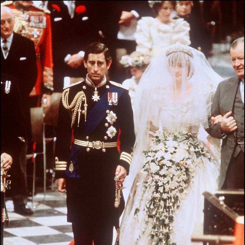 هذه هي قطعة المجوهرات الفاخرة التي ترثها شارلوت من جدتها الأميرة ديانا