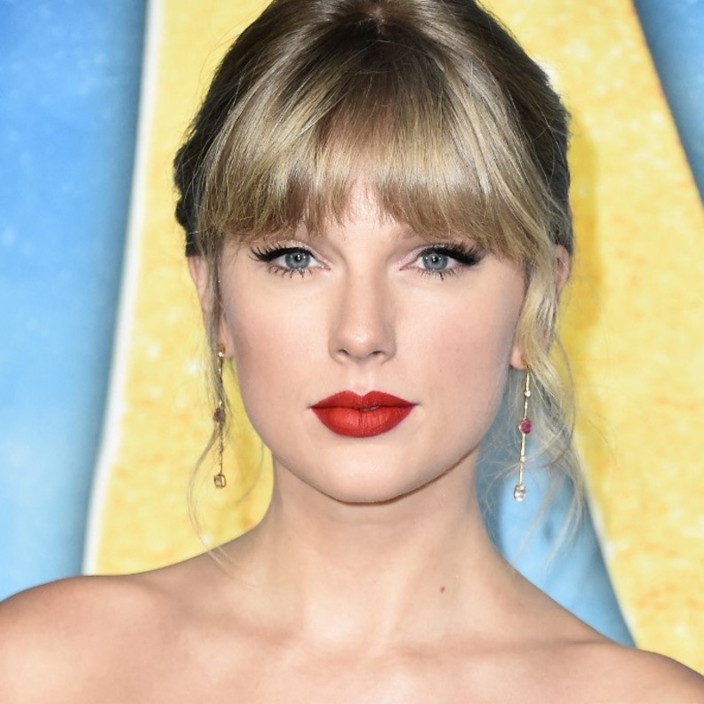 أجمل ألوان أحمر شفاه للبشرة الفاتحة من وحي تايلور سويفت
