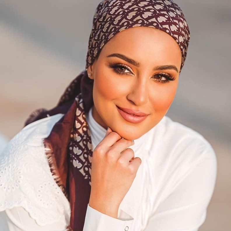 مكياج خريفي للمحجبات من وحي إطلالات دلال الدوب