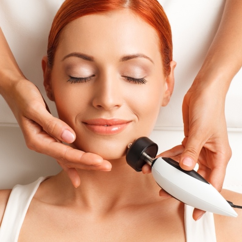  مخاطر عملية شد الوجه بتقنية الهايفو وأهم نتائجها