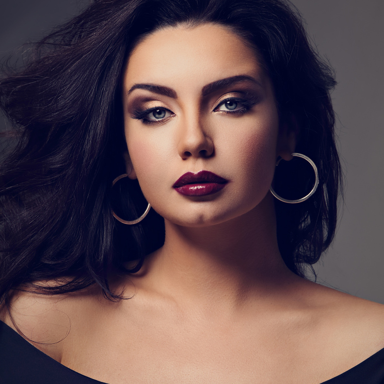 طريقة عمل مكياج خريفي ذهبي برغندي للصبايا