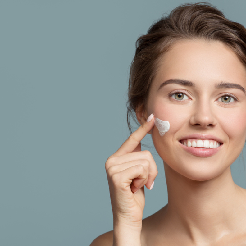 ماسك تقشير البشرة بالحليب يساعدك على التخلص من الطبقة العلوية من الجلد وكشف عن بشرة جديدة ونضرة