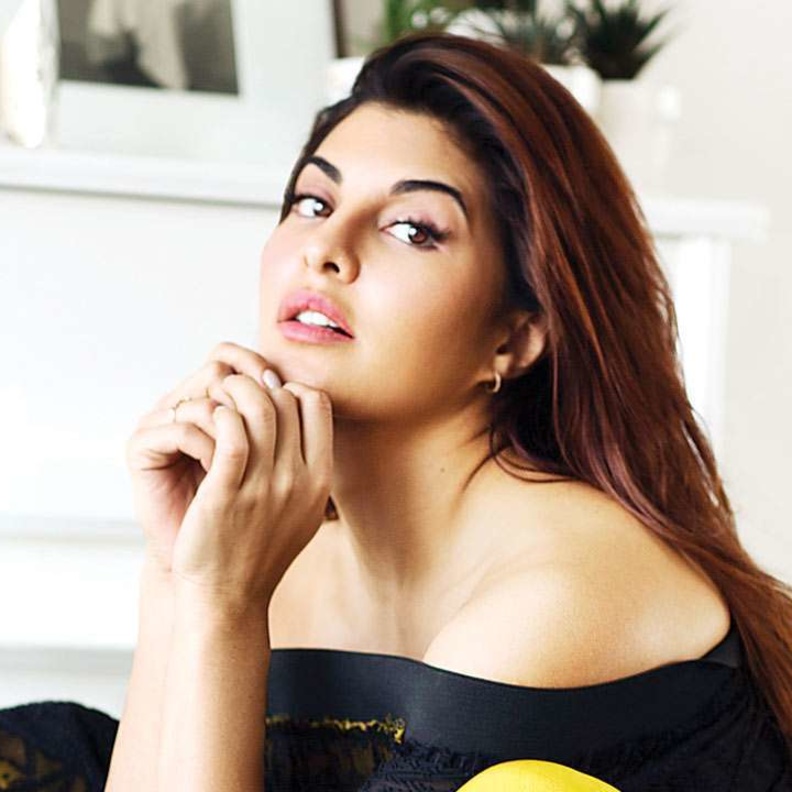 جاكلين فيرنانديز تنفي مواعدة سوكيش شاندراشيخار في بيان شديد اللهجة