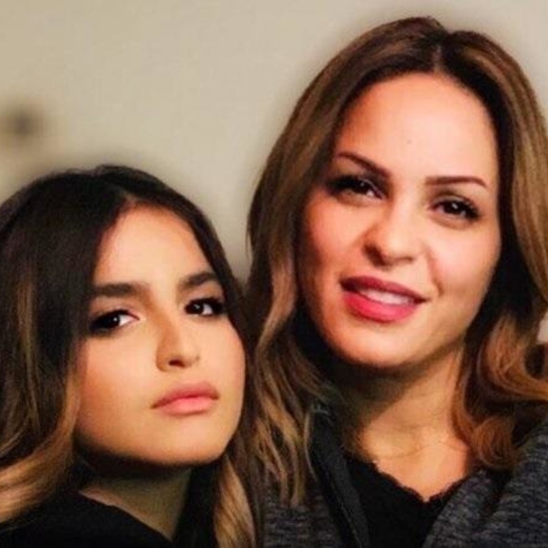 منى السابر وابنتها حلا الترك