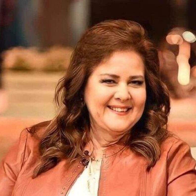 دلال عبدالعزيز