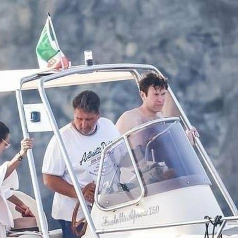 تعرف على أزواج سيدات العائلات الملكية الذين أثاروا الجدل بصورهم المسربة