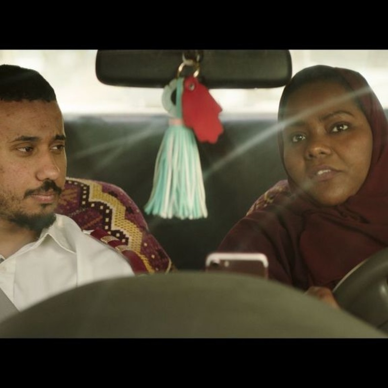 "نور شمس"..فيلم شاعري عن أم تقود سيارة أوبر بحثا عن ذاتها في شوارع جدة 