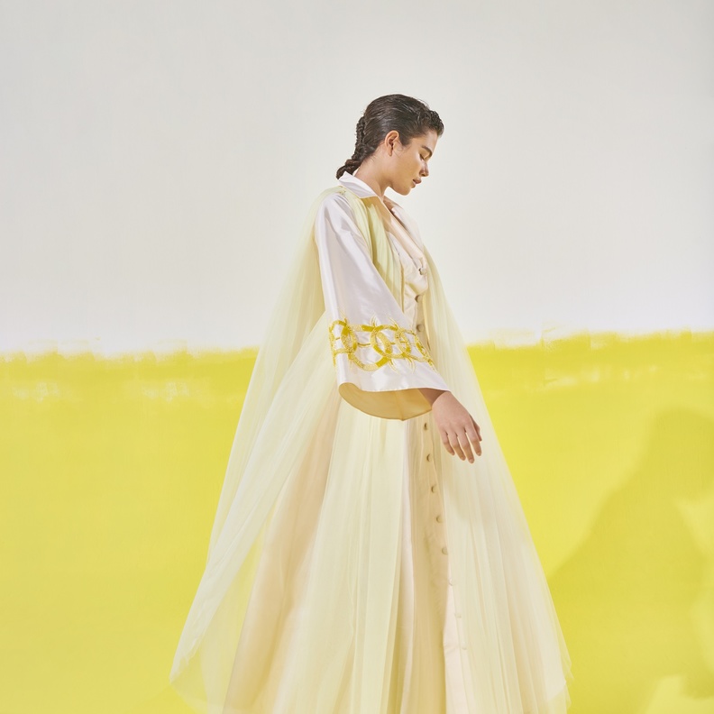 لوحة امرأة القمر تلهم Ahlam Shahin لمجموعة لربيع وصيف 2022