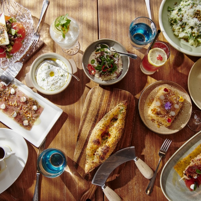 مأكولات لذيذة ومشروبات منعشة في ميرا Myrra