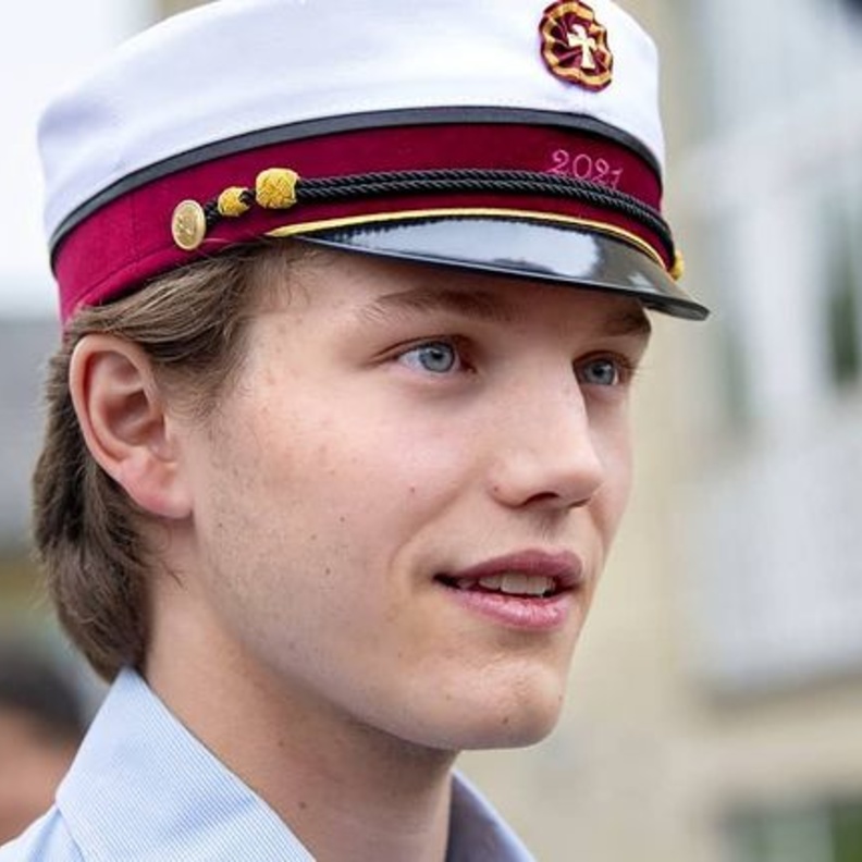 الأمير فيليكس يتخلى عن تدريبه العسكري