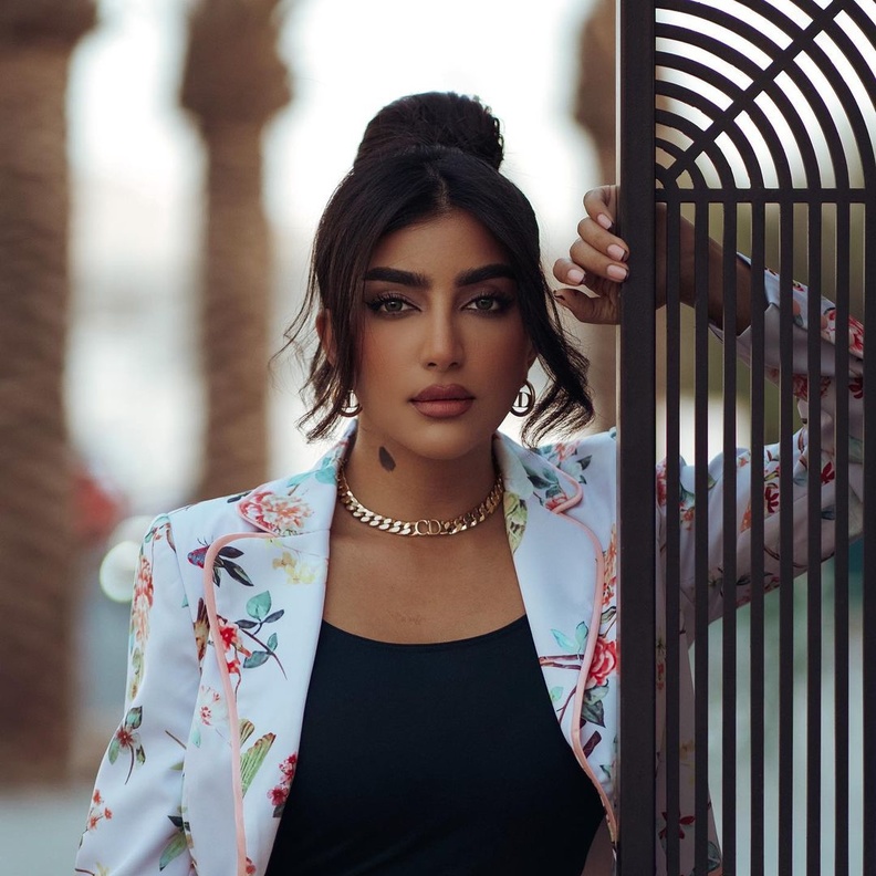 الفنانة بثينة الرئيسي