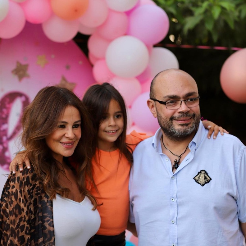 تالا مع والديها وليد مصطفى وكارول سماحة