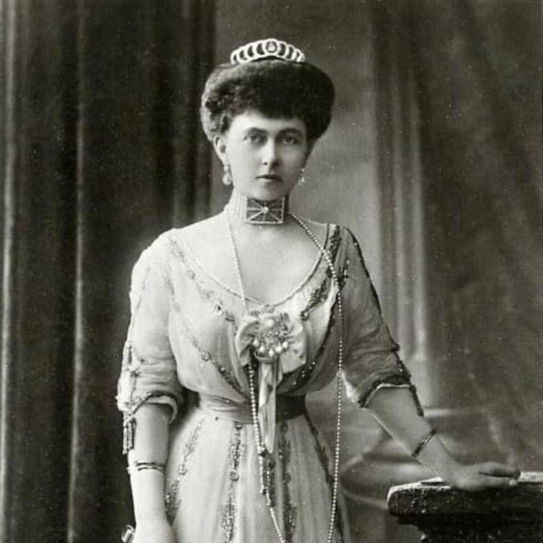 من هي صوفيا ملكة اليونان التي خدمت بلادها وكرهها شعبها؟