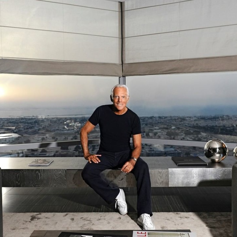  المصمم جورجيو أرماني 