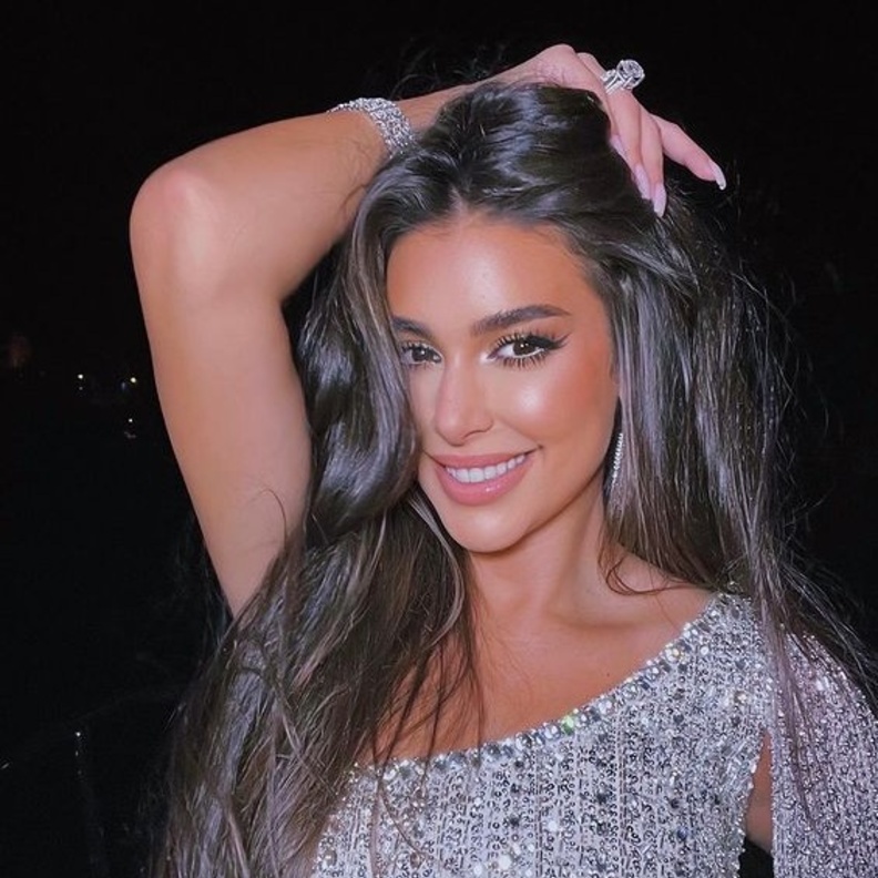 طريقة رسم الآيلاينر السائل باللون الأسود بأسلوب ياسمين صبري