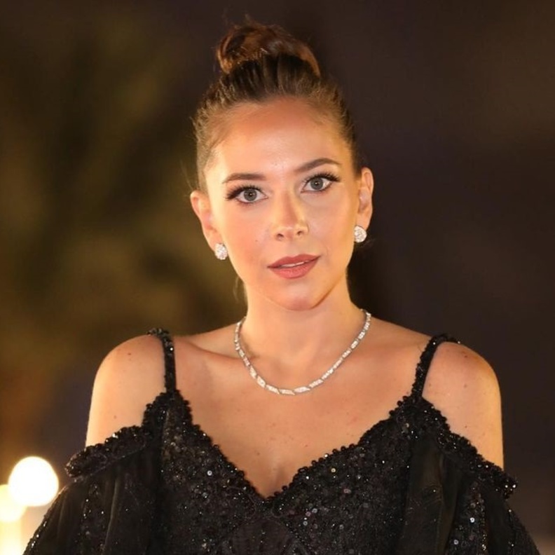 الفنانة فاطمة البنوي 