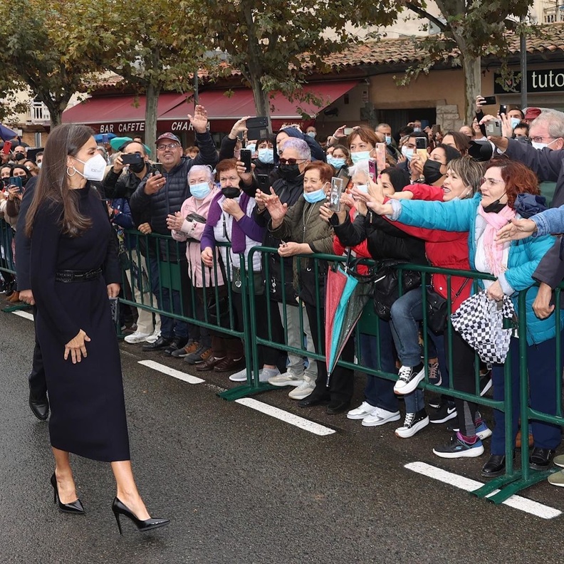 بالشعر الأبيض.. ليتيزيا ملكة إسبانيا تحضر مهرجان توديلا السينمائي الـ 21