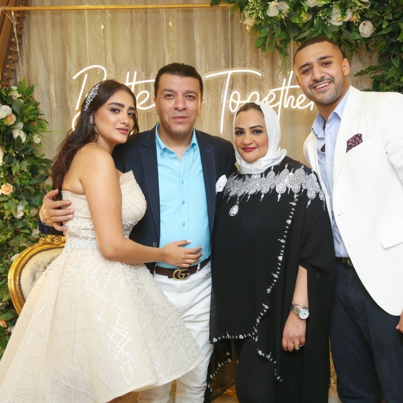 مصطفى كامل يحتفل بخطوبة ابنته بأجواء عائلية ..10 صور