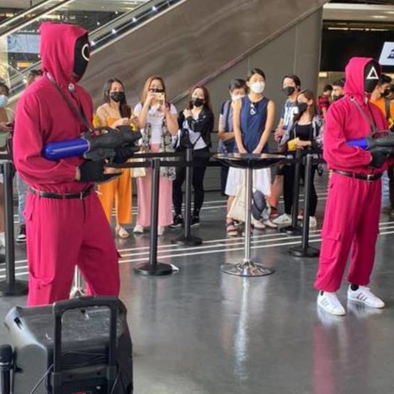 من لعبة الحبار في الجناح الكوري في إكسبو 2020 دبي - صحيفة الخليج