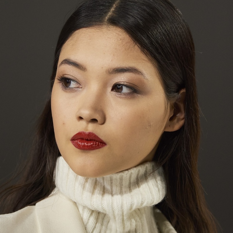 شفاه ساطعة ومتوهجة في خريف 2021 مع هذه المستحضرات