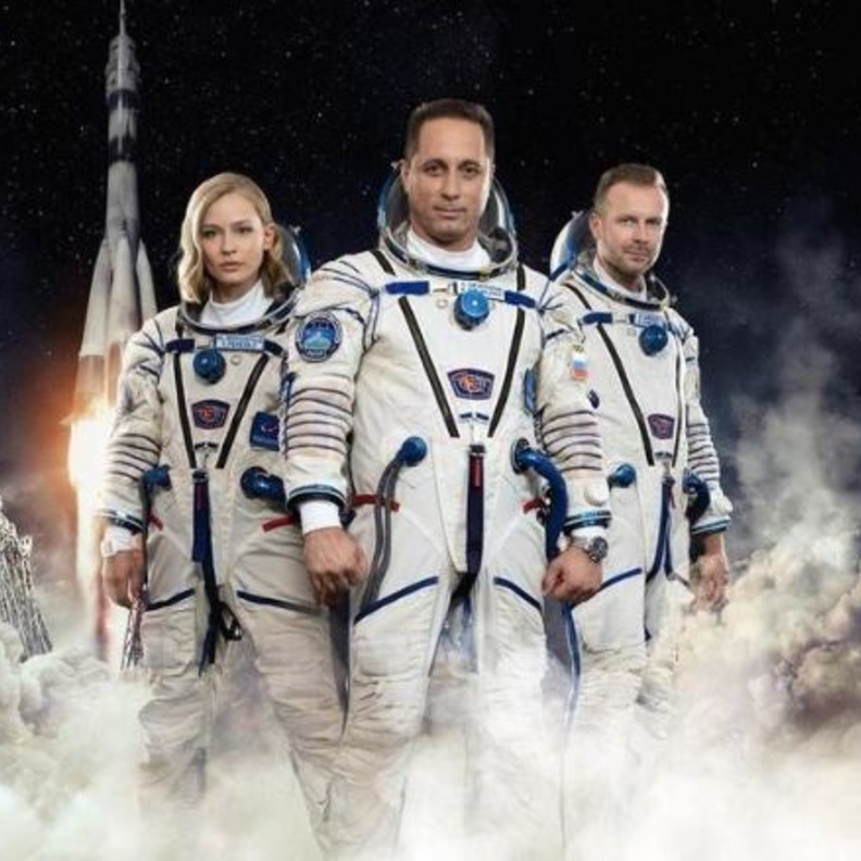 هبوط الطاقم الروسي على الأرض بعد تصوير أول فيلم في الفضاء