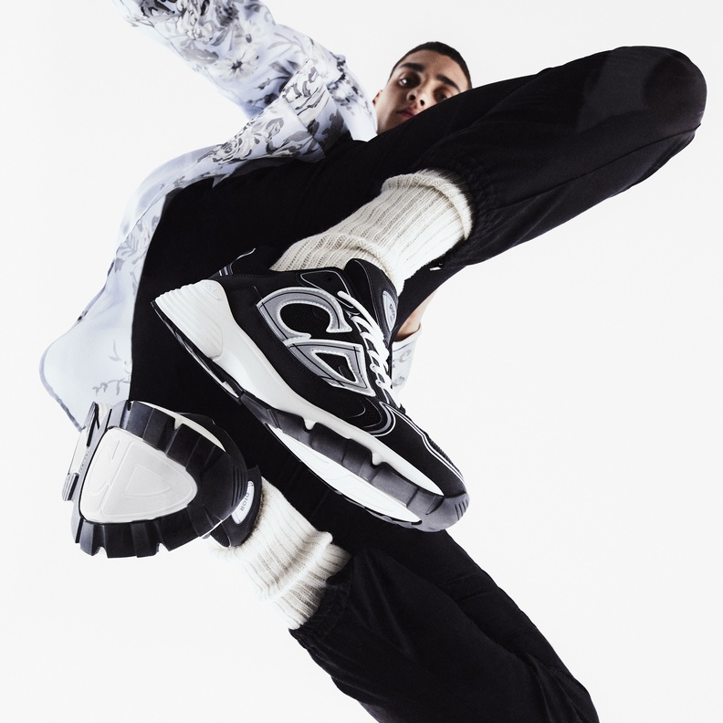 تكشف "ديور" Dior النقاب عن أحذية "بي 30" B30 الرياضيّة الجديدة