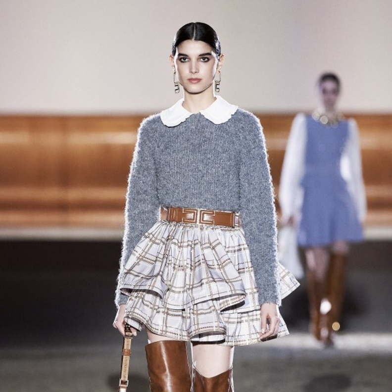 أجمل موديلات بلايز من الصوف وأفكار لتنسيقها في شتاء 2022