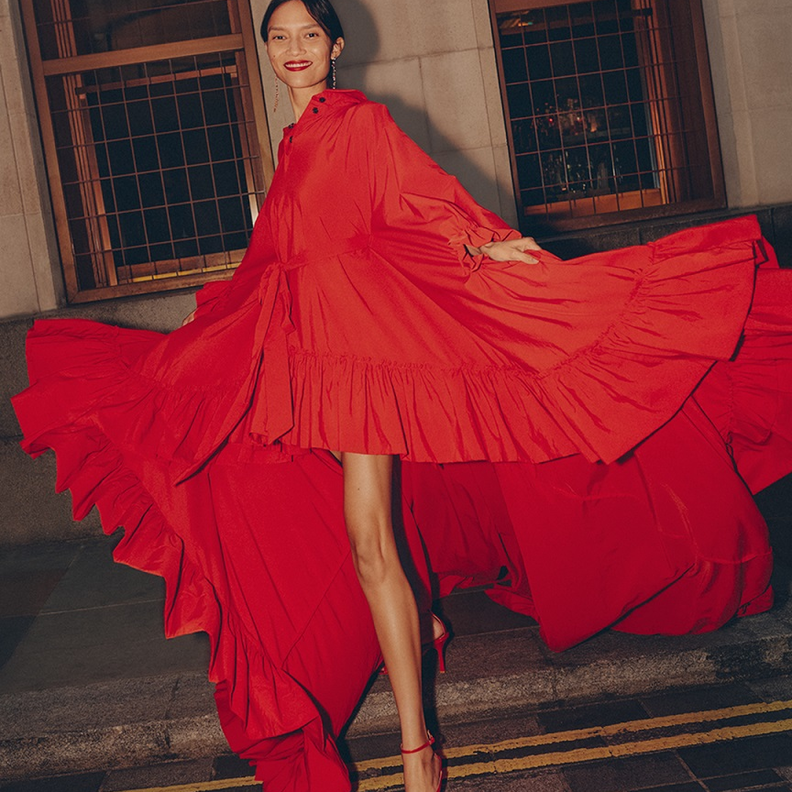 أناقة وصداقة مع البيئة مع أحدث تصاميم  بن شلال على موقع NET-A-PORTER