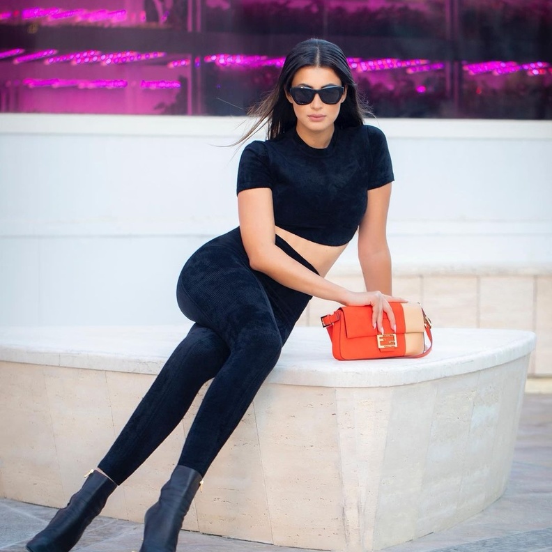 ريم السعيدي باطلالة من "فيندي"