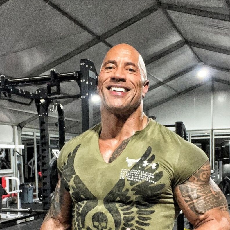 دواين جونسون يعلن نجاح أغنية "Face Off"