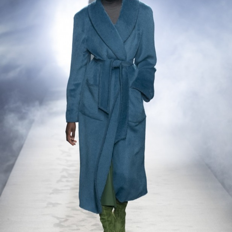 ترانشكوت باللون الأزرق الساحر من "البيرتا فيريتي" 