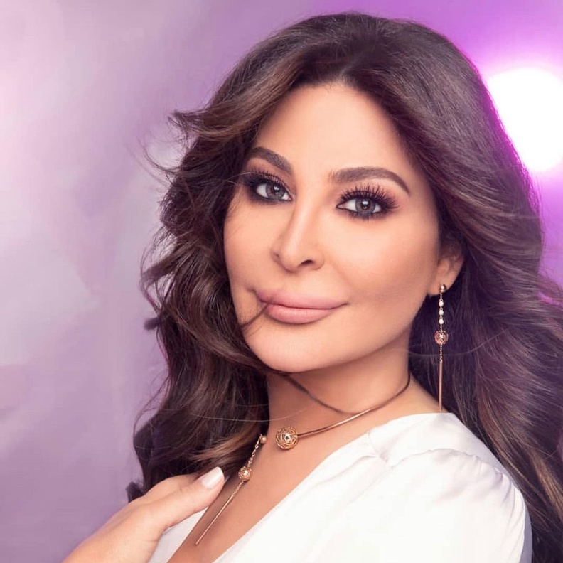 أفضل إطلالات إليسا الجمالية إحدى الملهمات في التوعية بسرطان الثدي