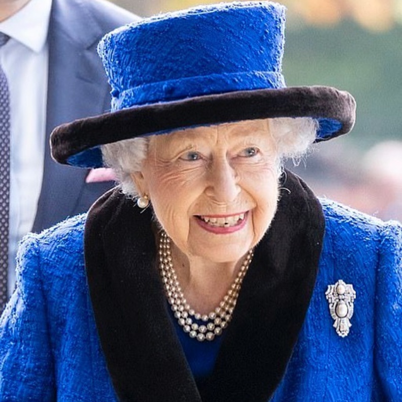 ملكة بريطانيا تغيب عن قداس الأحد على غير العادة بسبب المرض