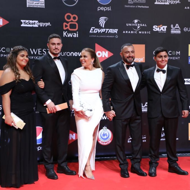 احمد السقا وزوجته وابنائه