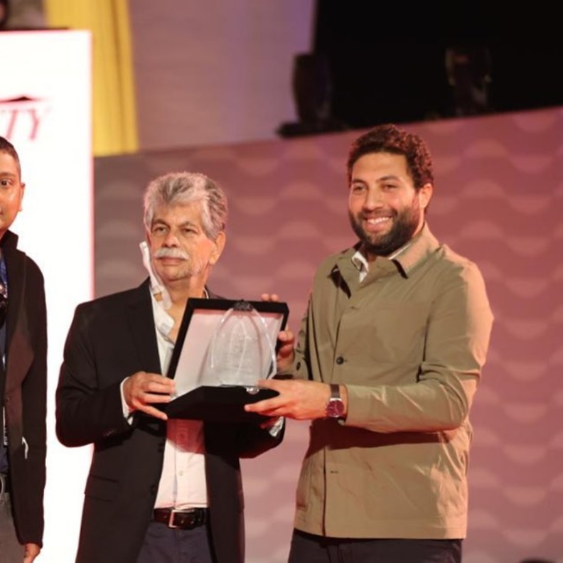 مخرج فيلم ريش 