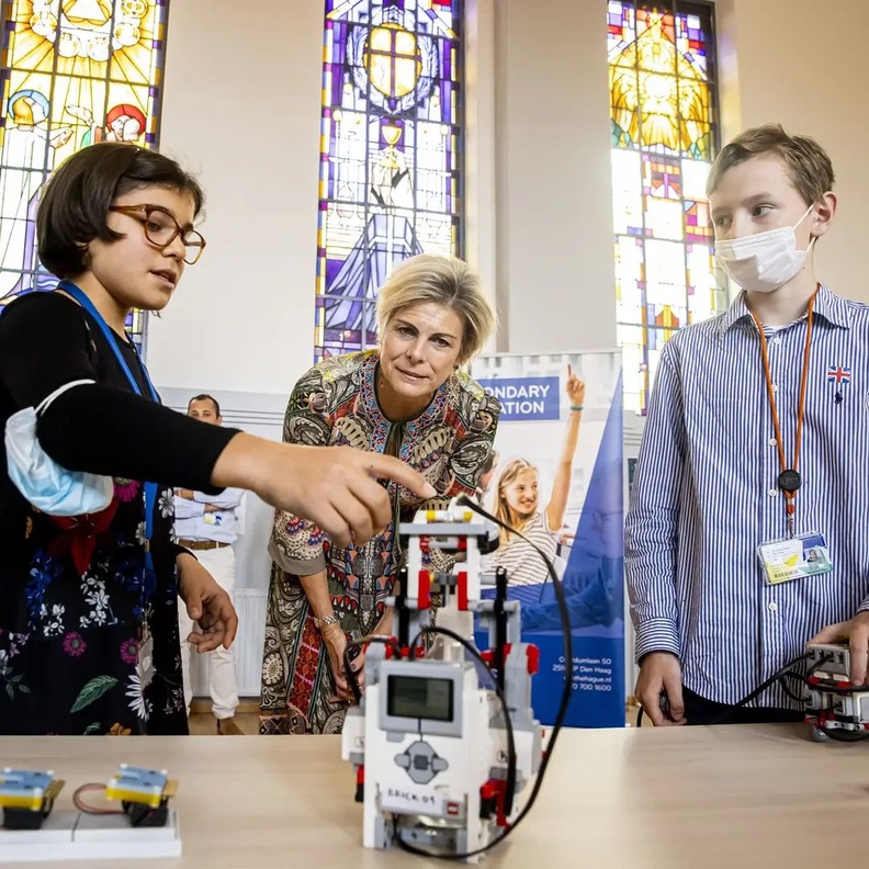 الأميرة لورنتين تفتتح المدرسة الأوروبية في لاهاي