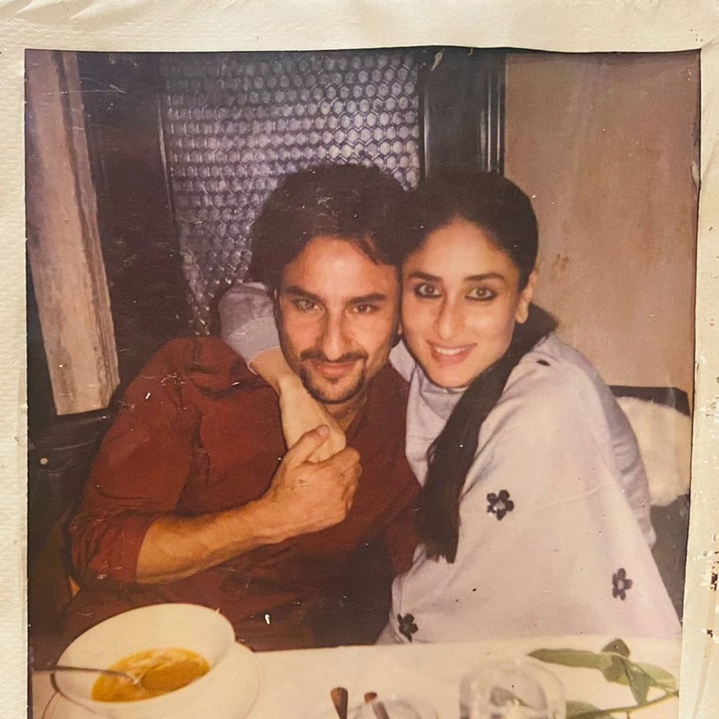 كارينا كابور خان تنشر صورة عائلية لم تنشر من قبل وتوجه رسالة حب لزواجها