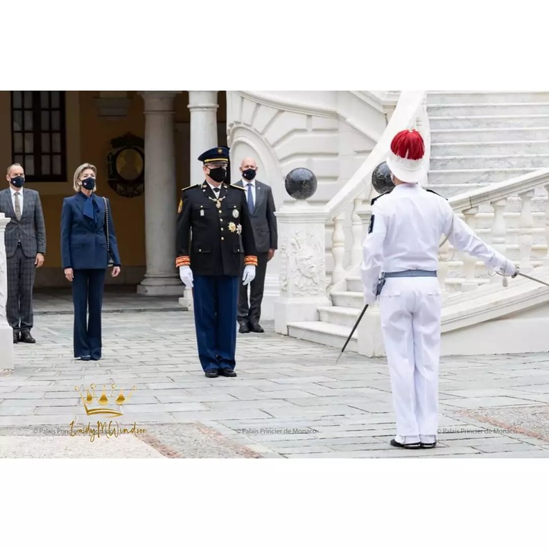 الأمير ألبرت والأميرة كارولين يستضيفان حفل استقبال في القصر الأميري