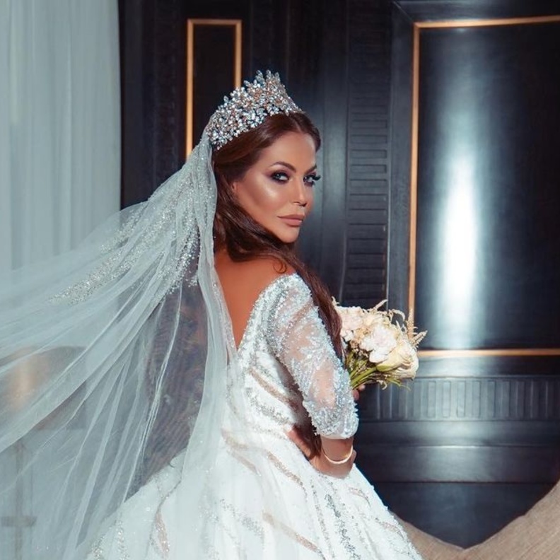 ليليا الأطرش تثير حيرة الجمهور بصورها بفستان الزفاف 