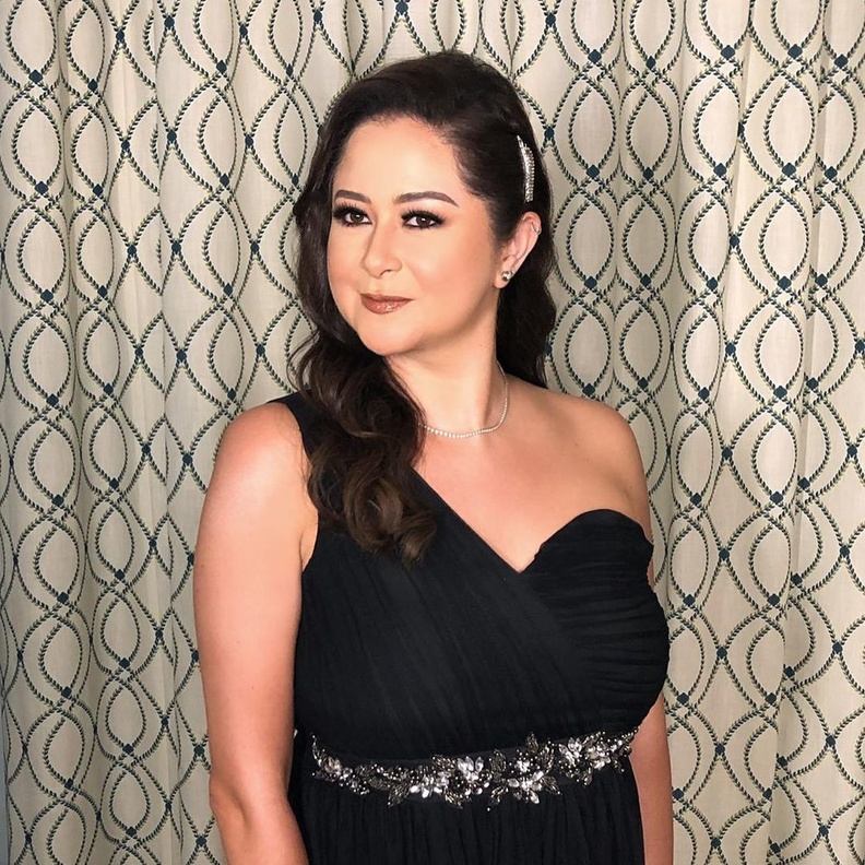 مي نور الشريف تفاجئ الجمهور بـ نيو لوك الشعر القصير