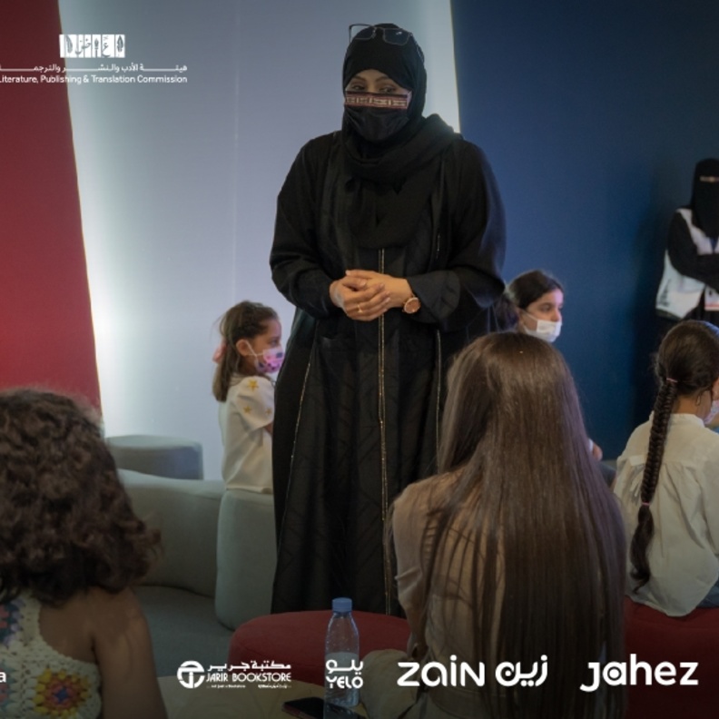 المعلمة والكاتبة "شوقية الأنصاري" ومشروع ثقافي تطوعي ينتج أول كتاب أدبي متكامل من ابداعات الأطفال