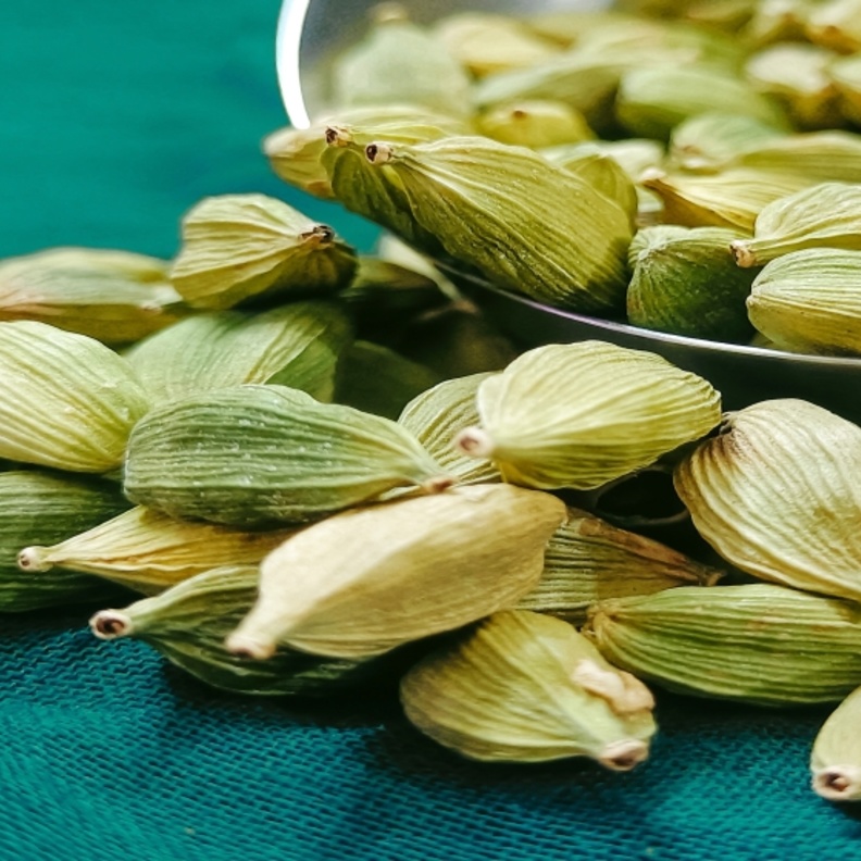 ماهي فوائد الهيل للأسنان