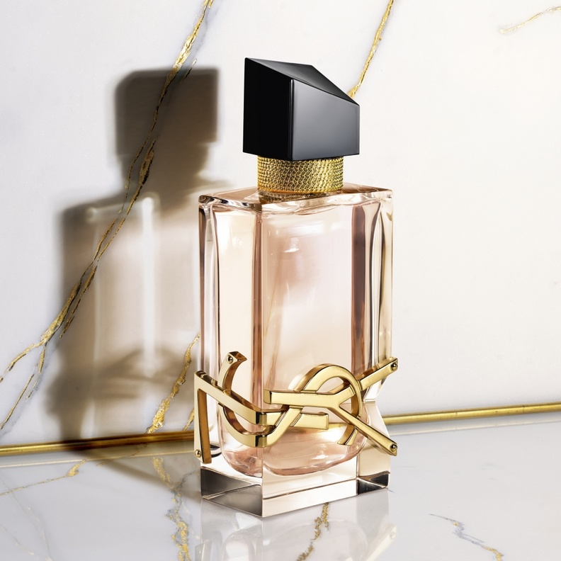 عطر LIBRE EAU DE TOILETTE من Yves Saint Laurent Beauty الحرية بأقصى حدود