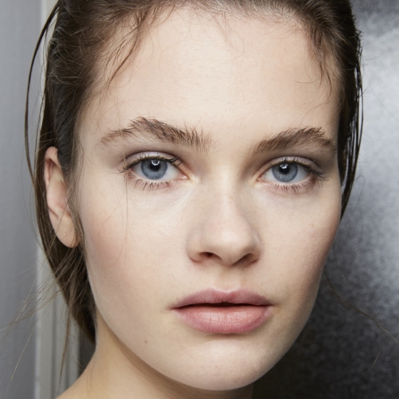 صيحات حواجب مبعثرة وساحرة من دار Budapest Collection