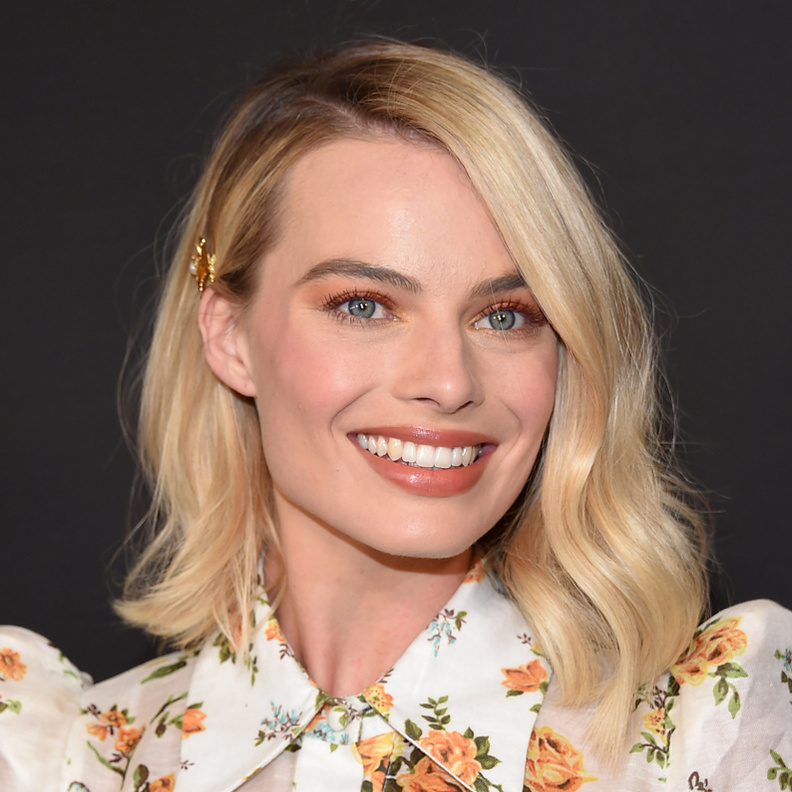 تسريحات شعر راقية وناعمة من وحي مارغوت روبي لسهرات خريف 2021