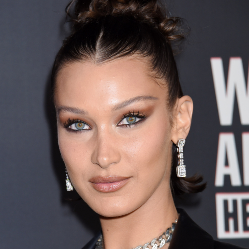 أروع إطلالات بيلا حديد الجمالية بمناسبة عيد ميلادها